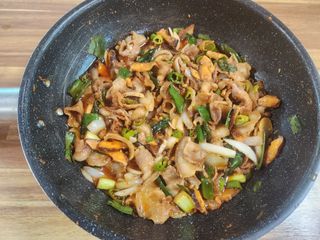 쪼아요~ 쪼아요~ 쩨육볶음 쪼아요~