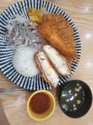 퀴붕이 늦은점심