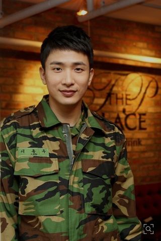 푸른거탑 배우 이용주형님 하루 늦었지만 삼가고인의 명복을 빕니다