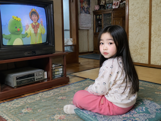 옛날집에서 옛날 텔레비전 비디오로 방귀대장 뿡뿡이를 좋아했던 아주 어릴적해봄님