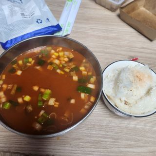 놀랍게도 국밥임...