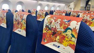 포켓몬스터 30주년 기념 포켓몬 x ANA 콜라보 '포켓몬 제트 레드' 기체 도색 & 기내 장식 완료 